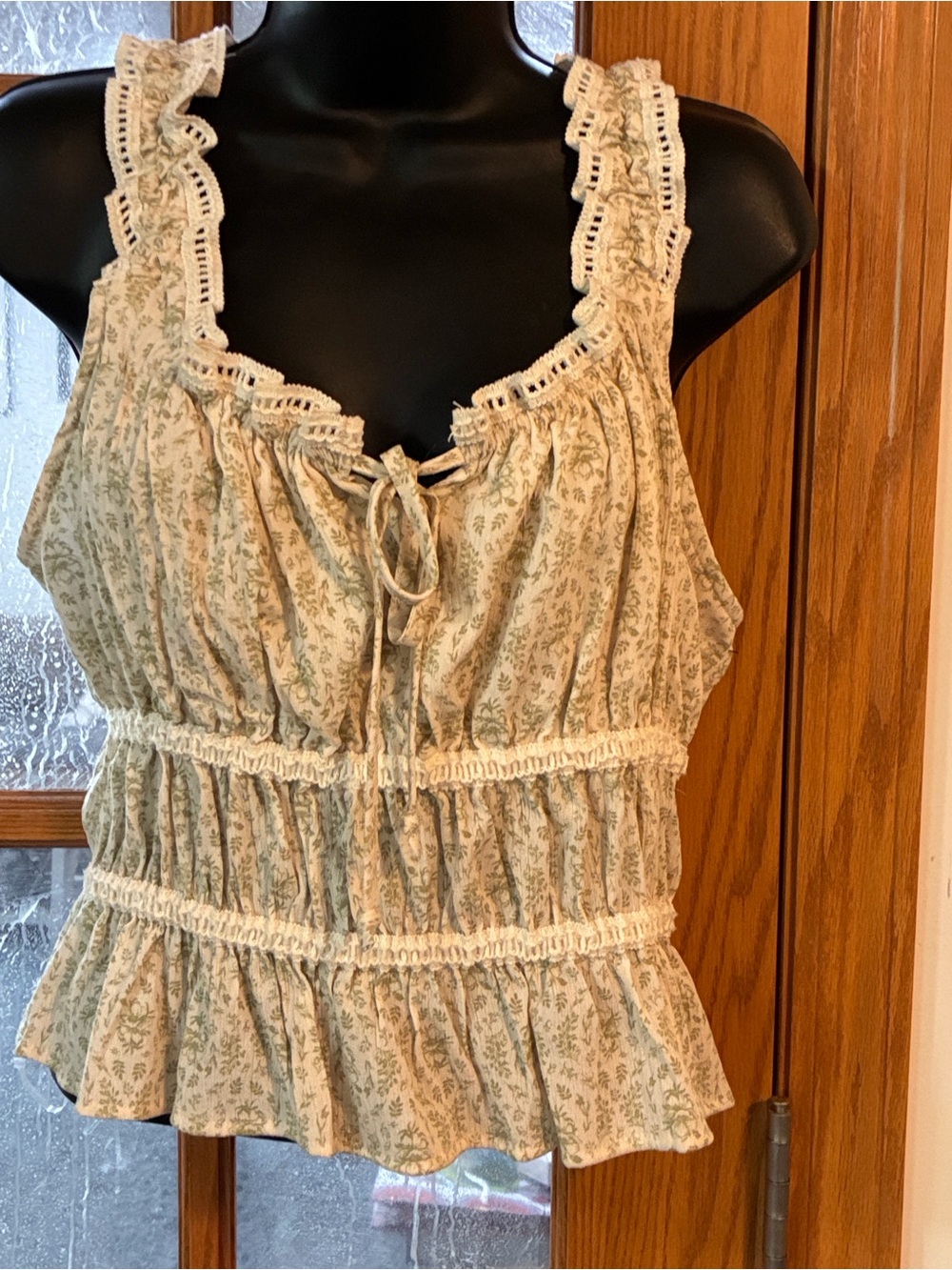 Celebrity Pink Cream Floral Lace-Trim Crop Top